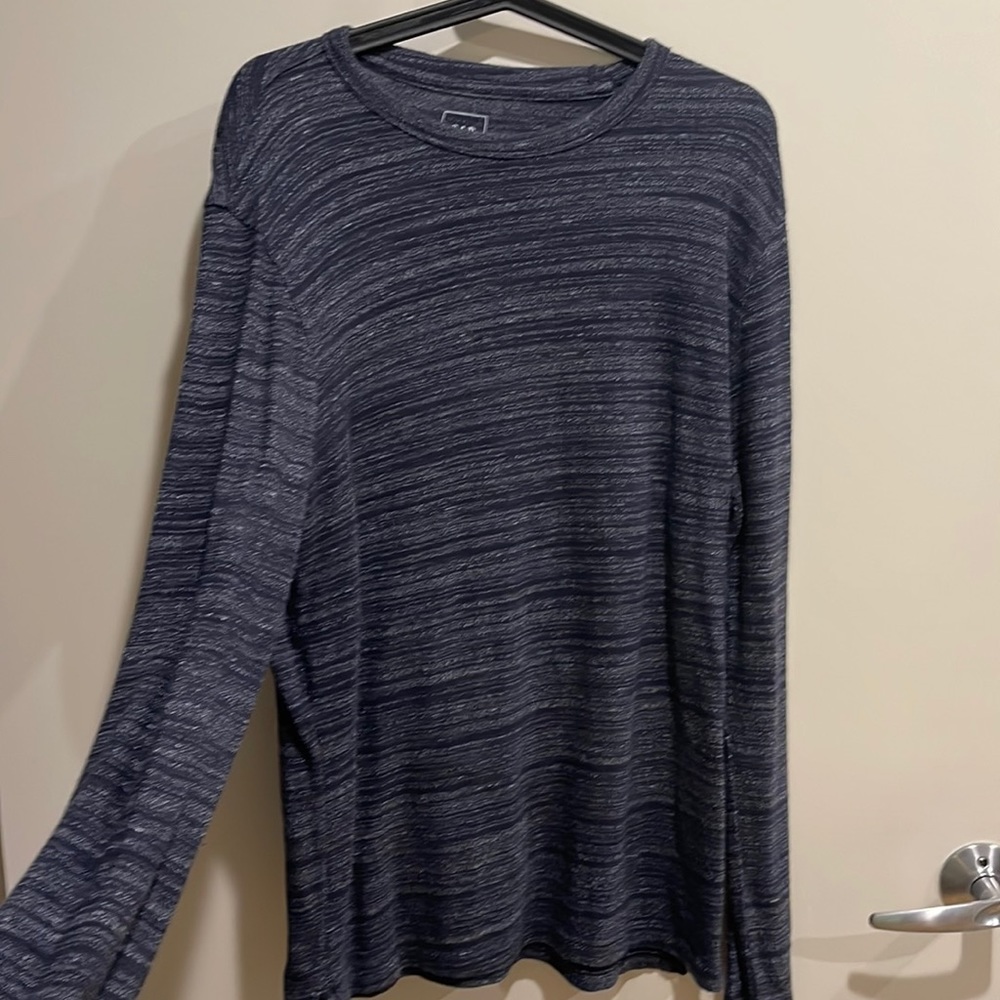 Men’s Gap Heathered Tee